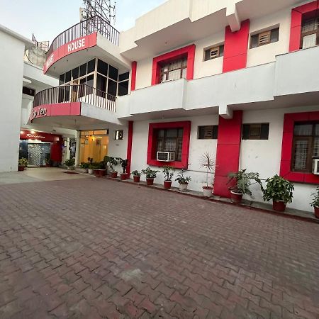 Hotel Magnet House Dehradun Bagian luar foto